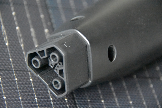 Dieser Adapter wird für Verbindung der Delta pro an Ladesäulen für Elektroautos benötigt