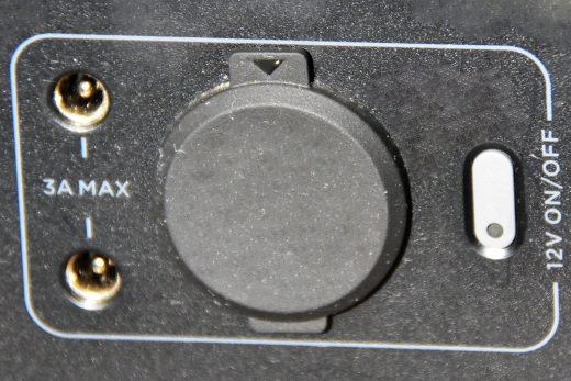 Mit dem 12V-Ausgang werden alle Geräte im Camping-Bereich gut versorgt