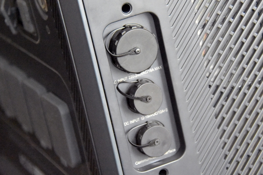 Modulare Steuereinheit für die Akku-Serie B300, die in der mobilen Stromversorgung in den Einsatzgebieten Handwerk, Industrie, Werkstätten, Büros oder im privaten Bereich im Haushalte, Garage oder Garten Anwendung findet